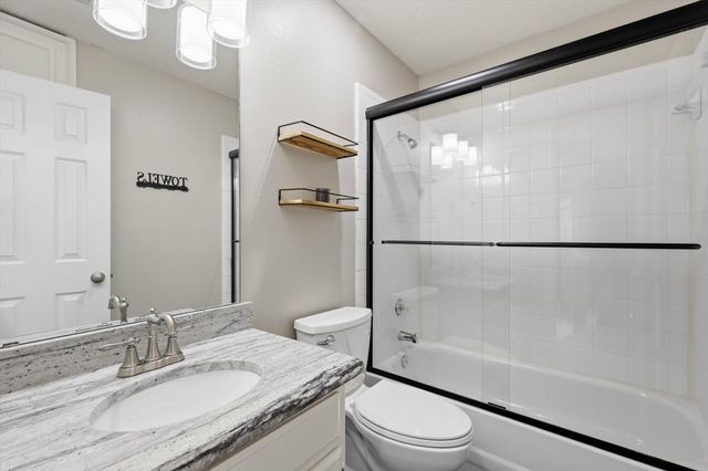 2094 Montclair Lane, Lewisville, TX 75067