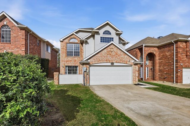 2094 Montclair Lane, Lewisville, TX 75067