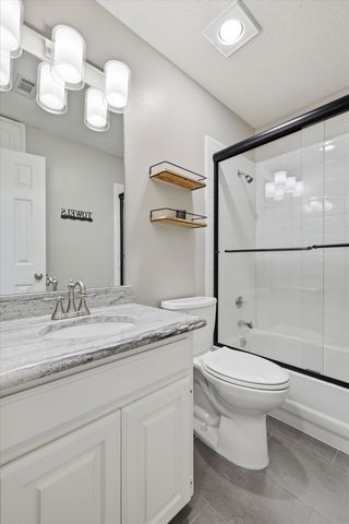 2094 Montclair Lane, Lewisville, TX 75067