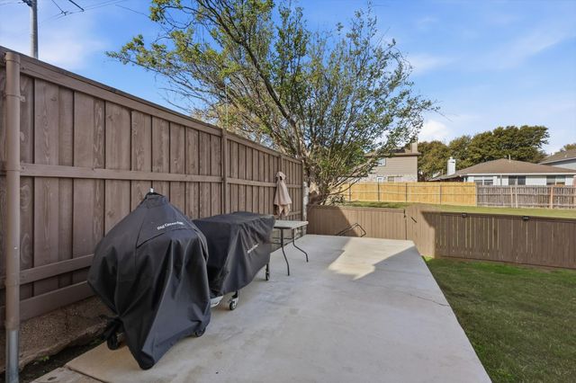 2094 Montclair Lane, Lewisville, TX 75067