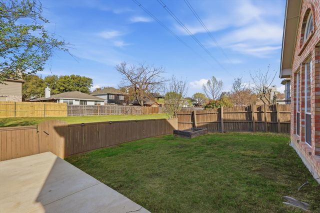 2094 Montclair Lane, Lewisville, TX 75067