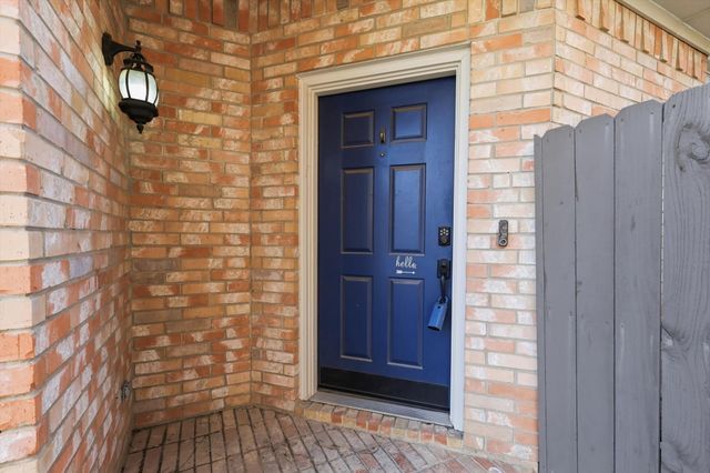 2094 Montclair Lane, Lewisville, TX 75067