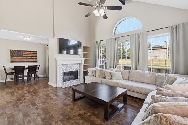 2094 Montclair Lane, Lewisville, TX 75067