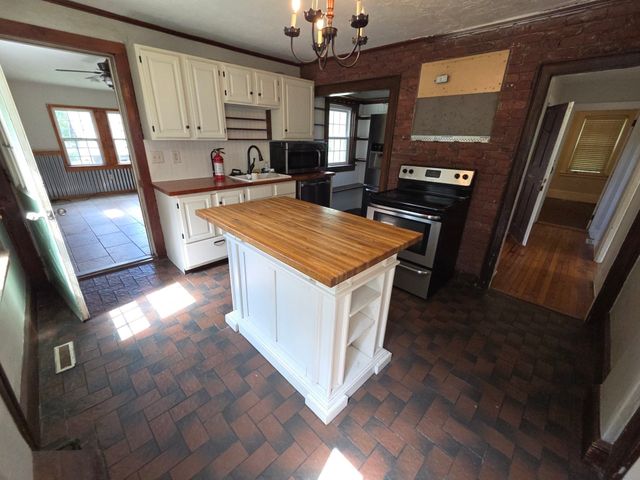 908 Hancock St., Abington, MA 02351