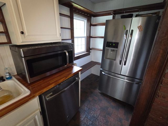 908 Hancock St., Abington, MA 02351