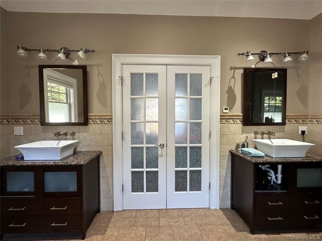 16 Oriole Place, Farmingville, NY 11738