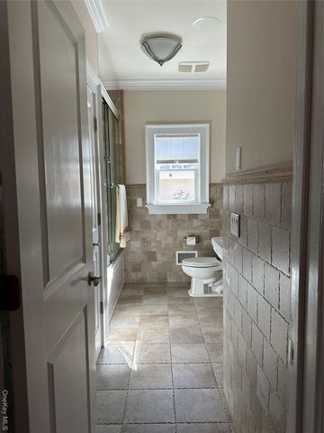 16 Oriole Place, Farmingville, NY 11738