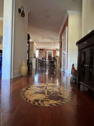 16 Oriole Place, Farmingville, NY 11738