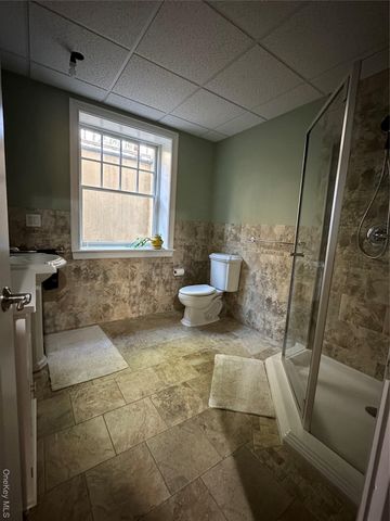 16 Oriole Place, Farmingville, NY 11738