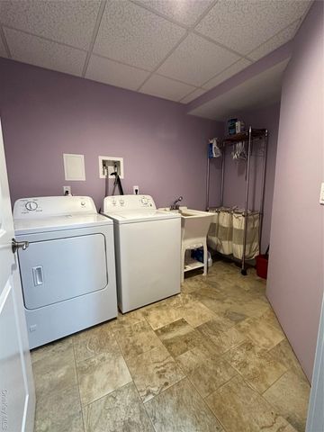 16 Oriole Place, Farmingville, NY 11738