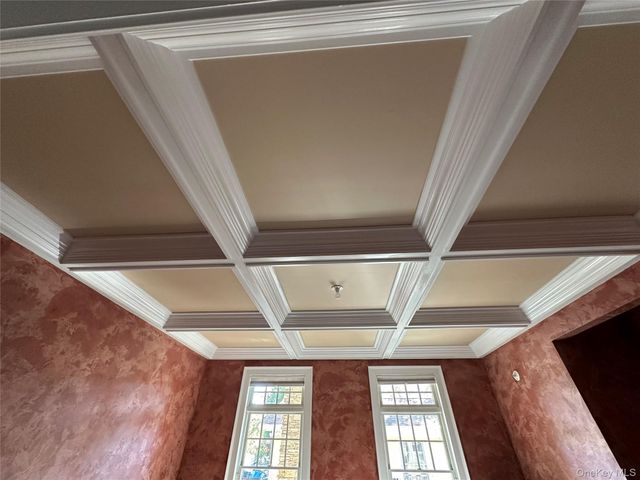 16 Oriole Place, Farmingville, NY 11738