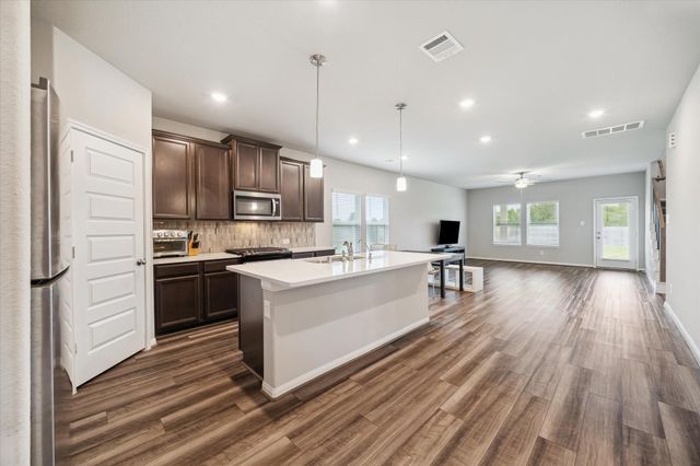 2107 Cherryvale Drive, Tomball, TX 77375