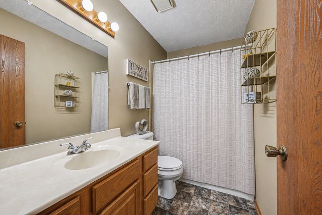 1516 Helmo Avenue N, Oakdale, MN 55128
