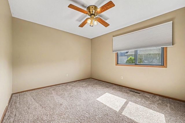 1516 Helmo Avenue N, Oakdale, MN 55128