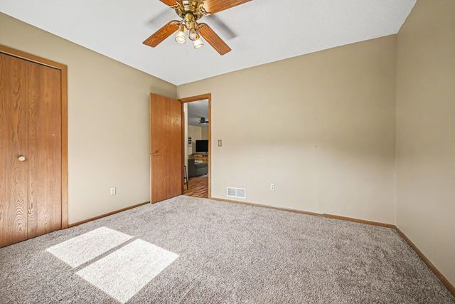 1516 Helmo Avenue N, Oakdale, MN 55128
