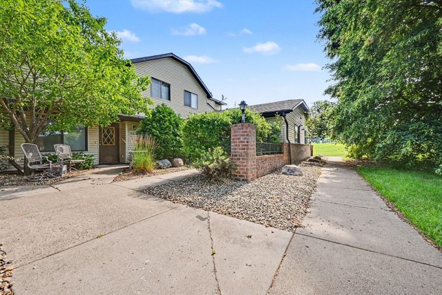 1516 Helmo Avenue N, Oakdale, MN 55128