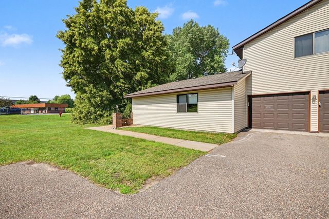 1516 Helmo Avenue N, Oakdale, MN 55128