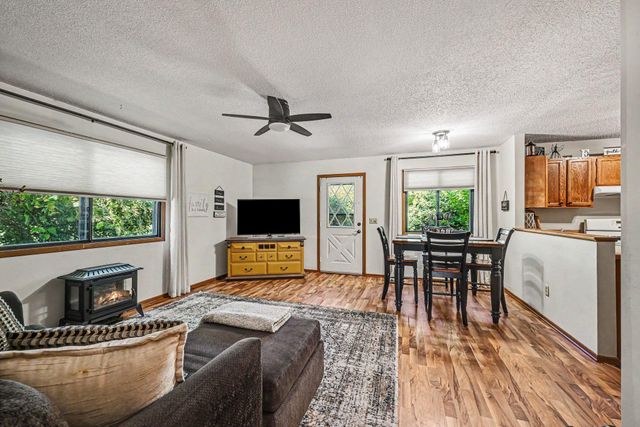 1516 Helmo Avenue N, Oakdale, MN 55128