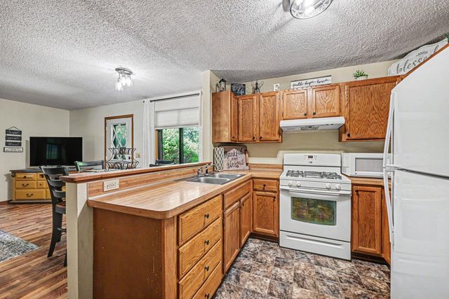 1516 Helmo Avenue N, Oakdale, MN 55128
