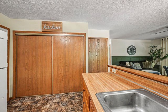 1516 Helmo Avenue N, Oakdale, MN 55128