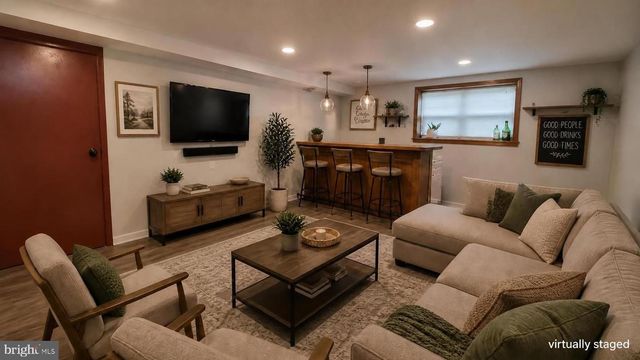 925 ROBERTS RD, Warminster, PA 18974
