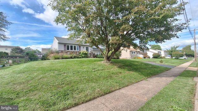 925 ROBERTS RD, Warminster, PA 18974