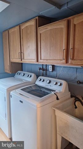 925 ROBERTS RD, Warminster, PA 18974