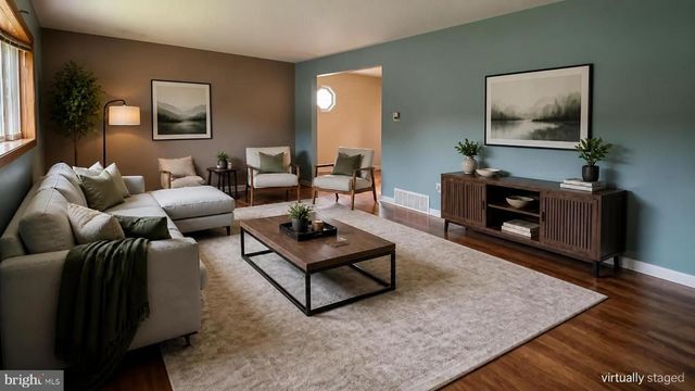 925 ROBERTS RD, Warminster, PA 18974