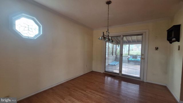 925 ROBERTS RD, Warminster, PA 18974