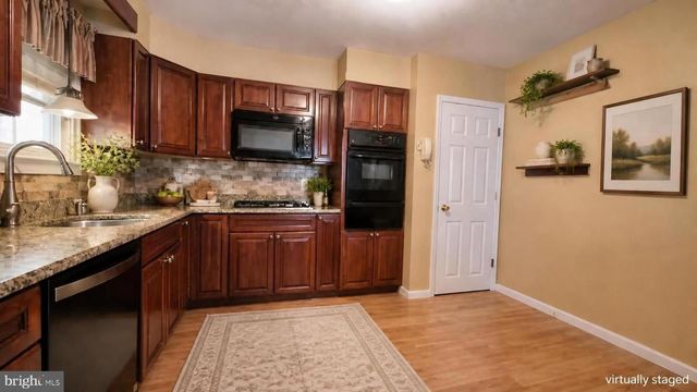 925 ROBERTS RD, Warminster, PA 18974