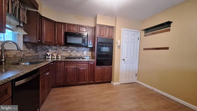 925 ROBERTS RD, Warminster, PA 18974