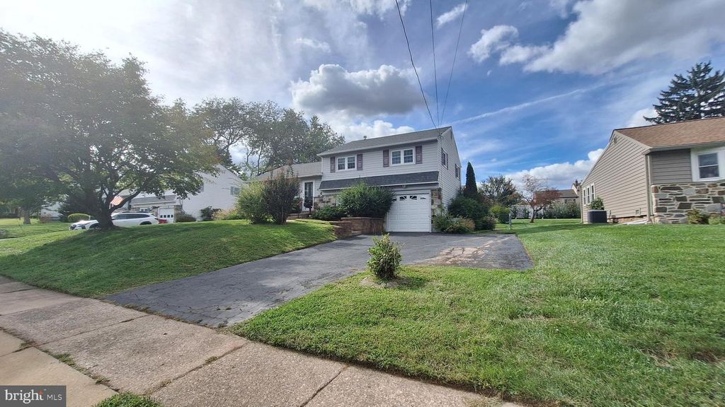 925 ROBERTS RD, WARMINSTER, PA 18974 — exterior