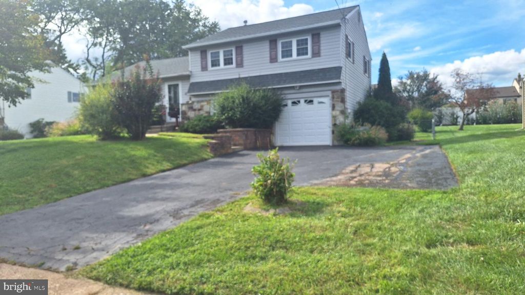 925 ROBERTS RD, WARMINSTER, PA 18974 — photo 2