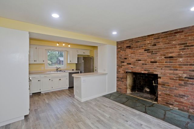 236 Forest Glen, West Springfield, MA 01089