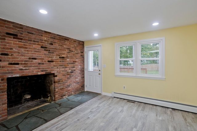 236 Forest Glen, West Springfield, MA 01089