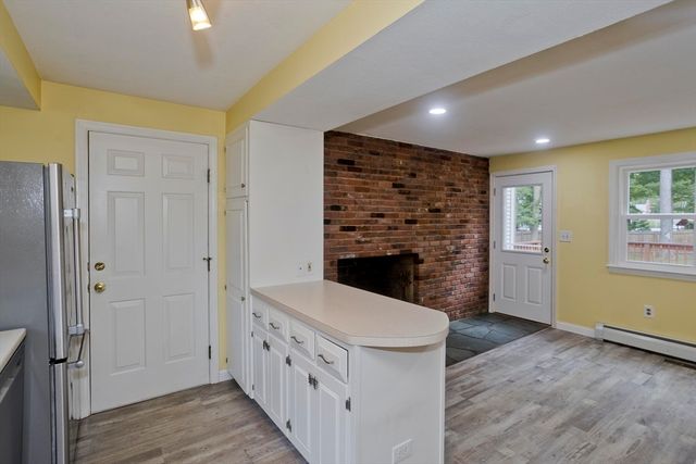 236 Forest Glen, West Springfield, MA 01089