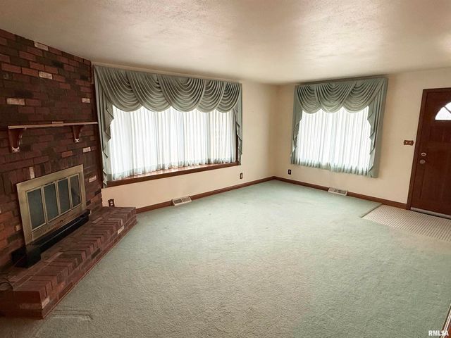 3611 N AVALON Place, Peoria, IL 61604