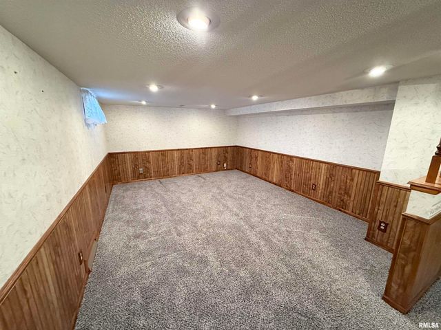 3611 N AVALON Place, Peoria, IL 61604