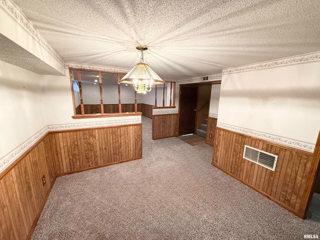 3611 N AVALON Place, Peoria, IL 61604