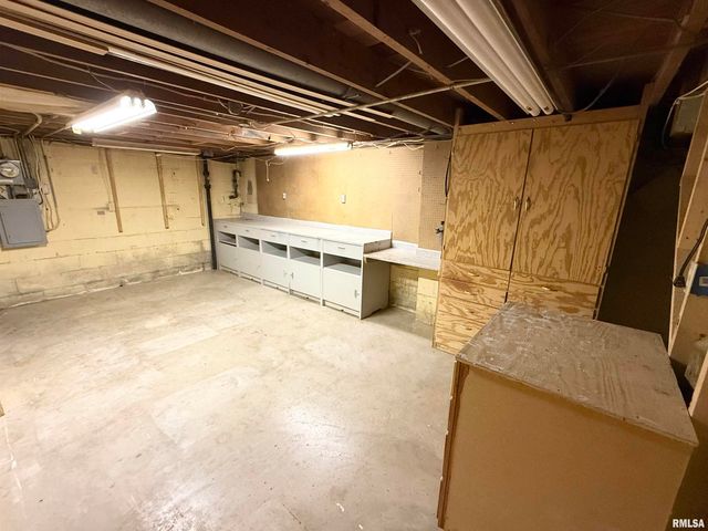 3611 N AVALON Place, Peoria, IL 61604