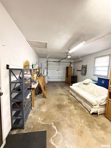 3611 N AVALON Place, Peoria, IL 61604