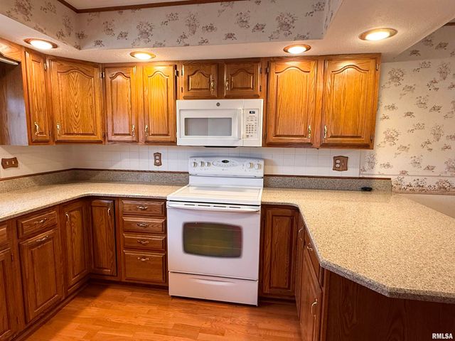 3611 N AVALON Place, Peoria, IL 61604