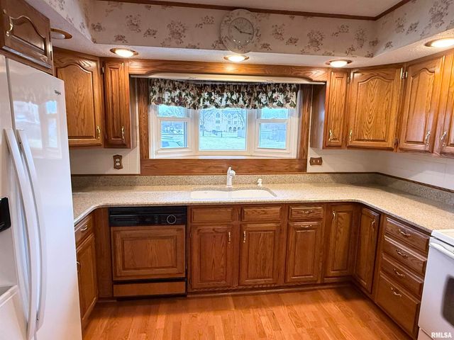 3611 N AVALON Place, Peoria, IL 61604