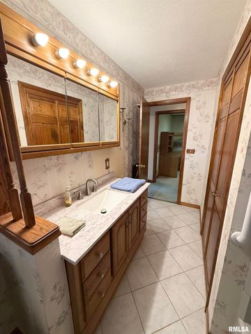 3611 N AVALON Place, Peoria, IL 61604