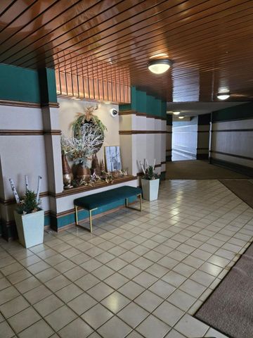 6710 Vernon Avenue S 209, Edina, MN 55436