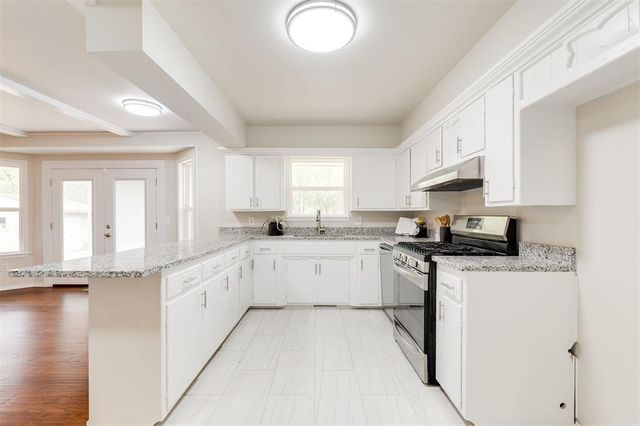 10237 Stoneham Avenue, Oklahoma City, OK 73120