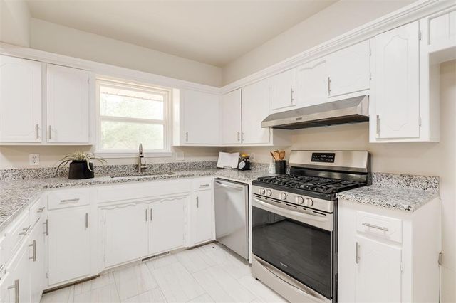 10237 Stoneham Avenue, Oklahoma City, OK 73120