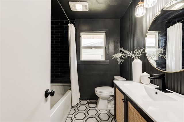 10237 Stoneham Avenue, Oklahoma City, OK 73120