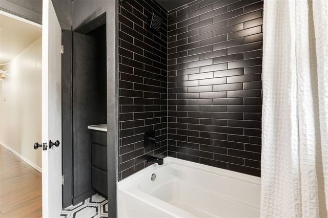 10237 Stoneham Avenue, Oklahoma City, OK 73120