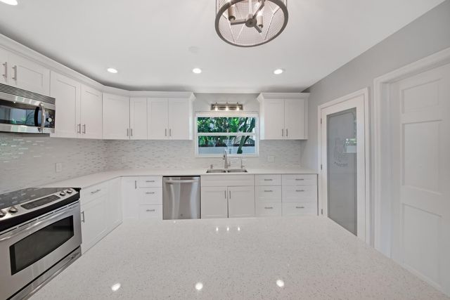 2724 NE 10th Street, Pompano Beach, FL 33062